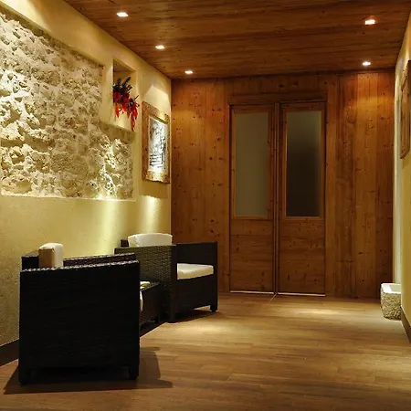 Paradiso فندق أسياجو