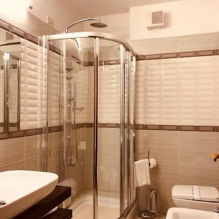 Paradiso מלון אסיאגו